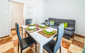 Beautiful Apartment In Cordoba With Kitchenette