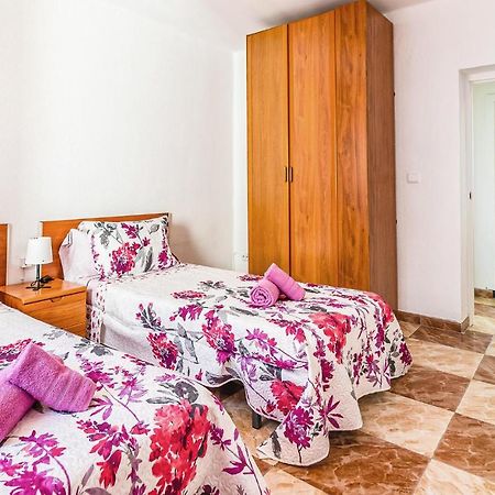 Beautiful Apartment In Cordoba With Kitchenette Exterior foto