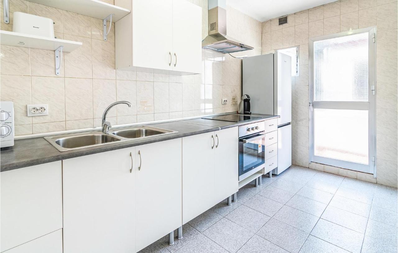 Beautiful Apartment In Cordoba With Kitchenette Exterior foto